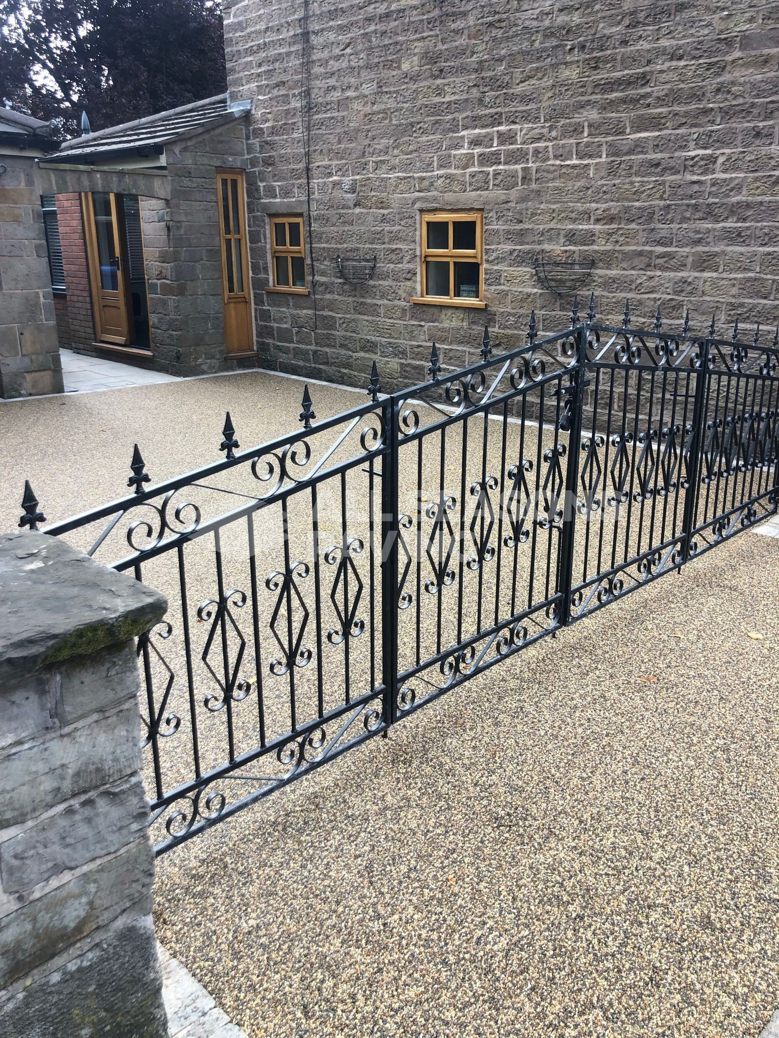 Farmhouse gold resin bound driveway installed over new open grade tarmac
