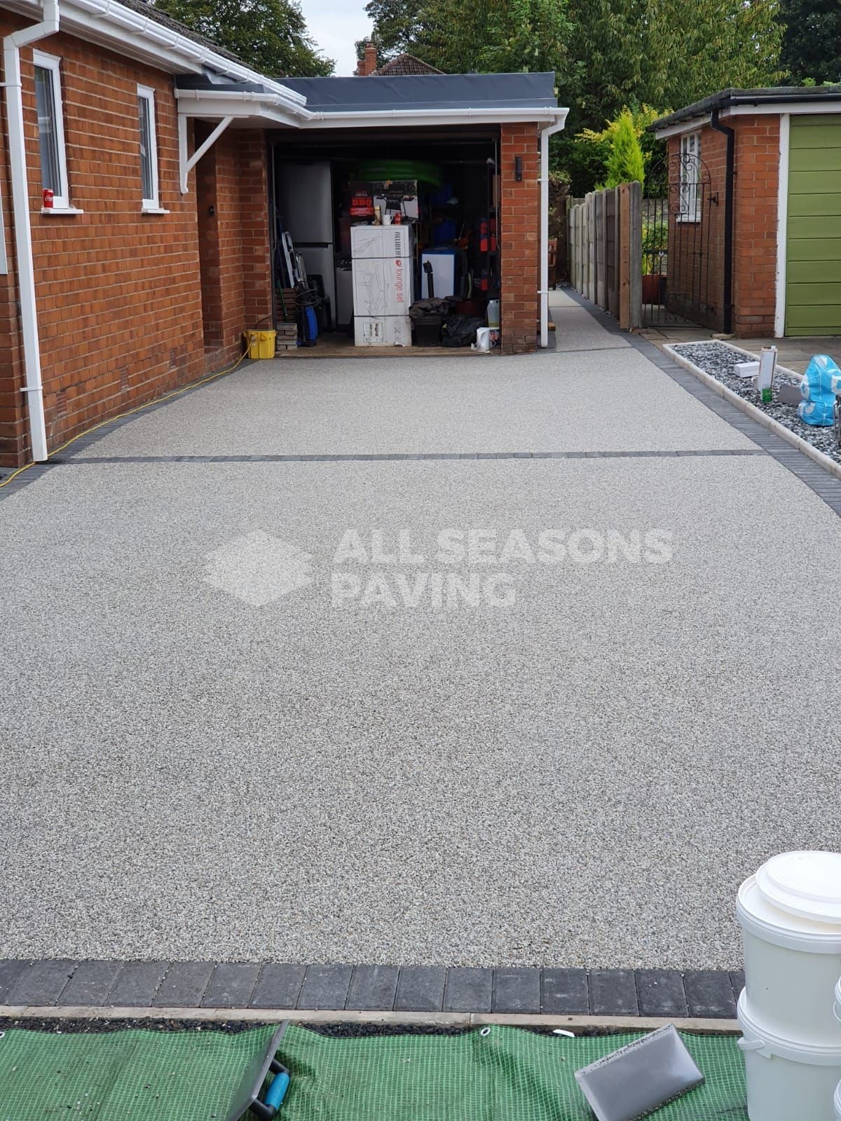 Mercury resin driveway installed in Euxton Chorley with charcoal block border new fence and new front lawn