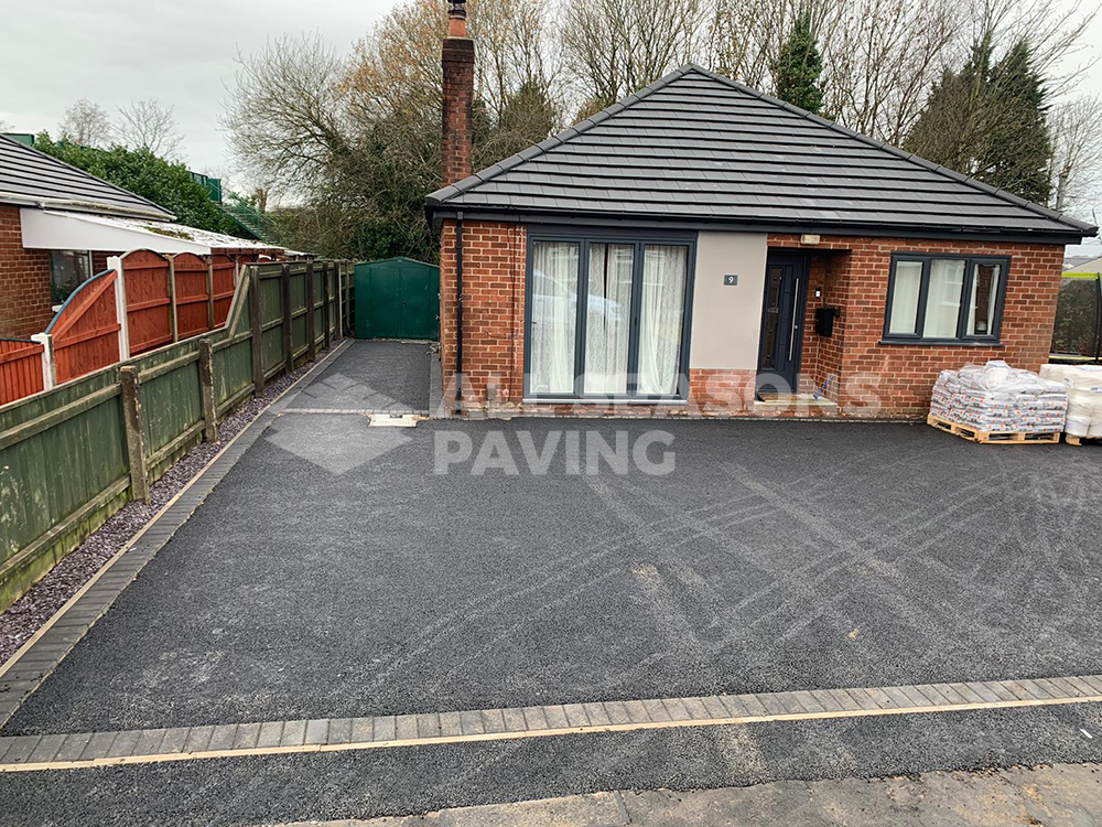 Platinum resin bound driveway in Euxton, with charcoal block border