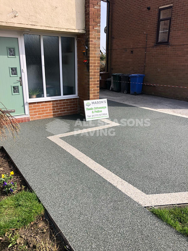 aspen borders on slate grey resin driveway