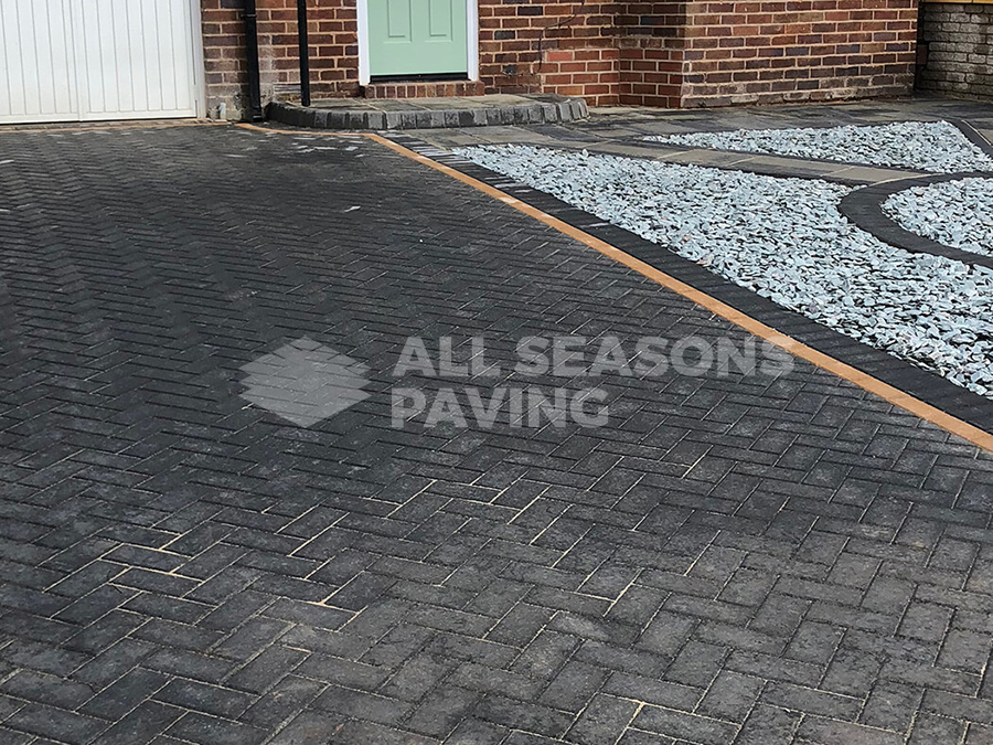 block-paving-walled-drive-preston_4627