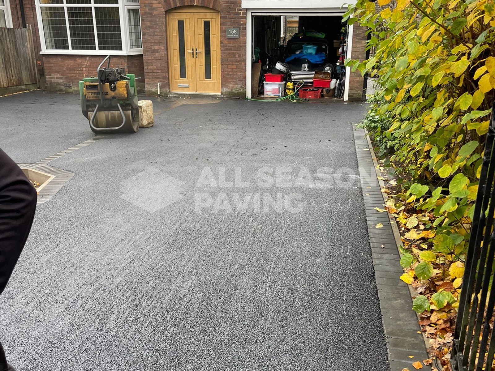 New tarmac driveway charcoal block border Chorley installation
