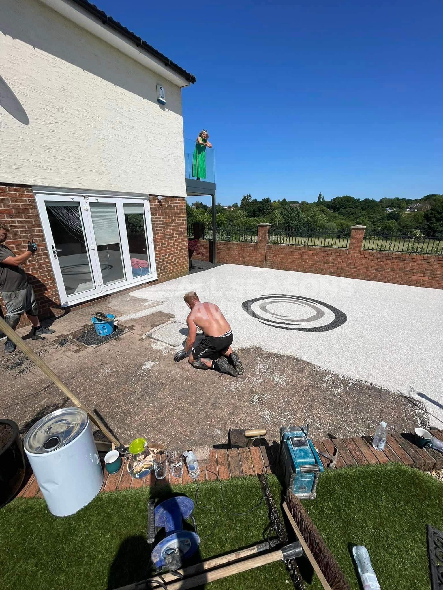 laying resin driveway design custom stencil